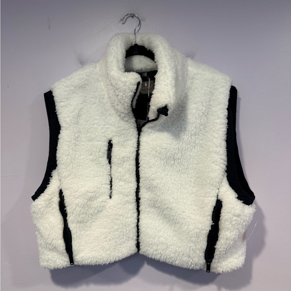 NWT Free People Movement white fuzzy zip up vest - Picture 1 of 4